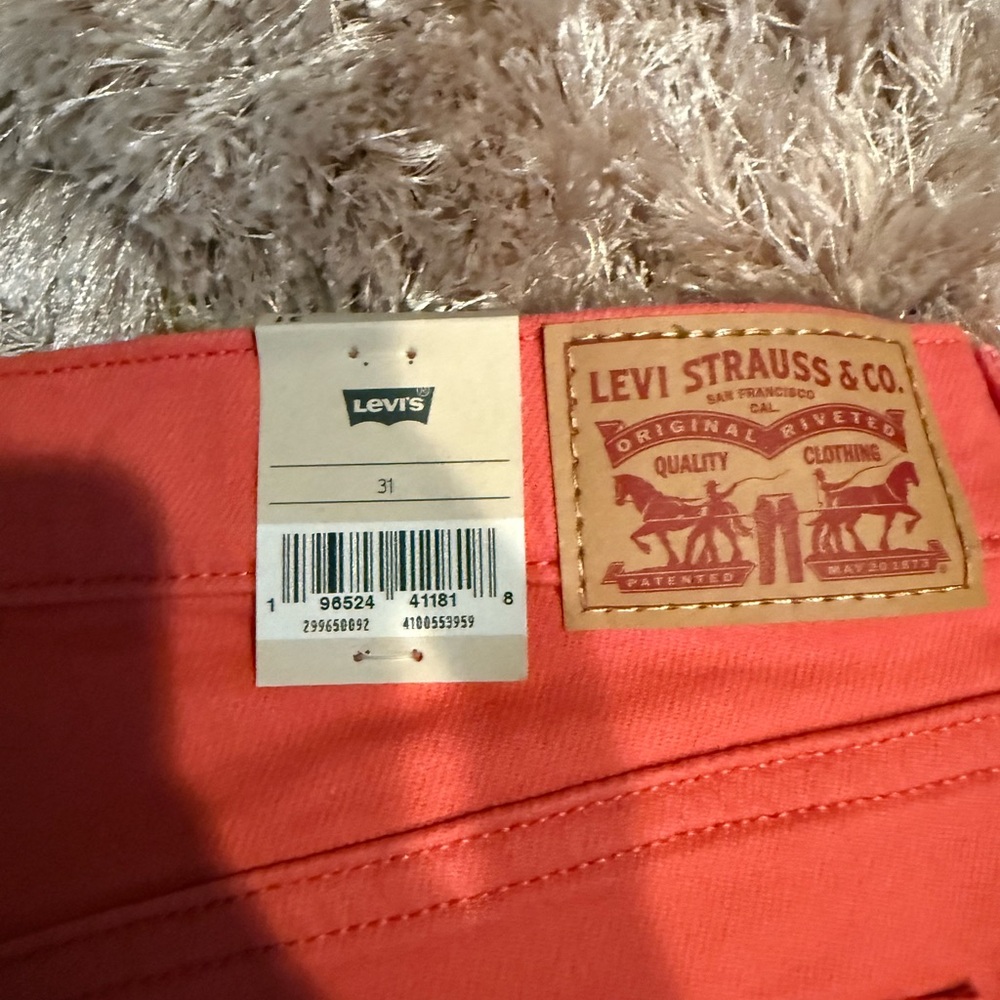 Levi's Vibrant Red Shorts - Picture 4 of 6